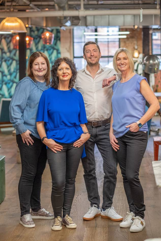 Retail100 Consulting Logo