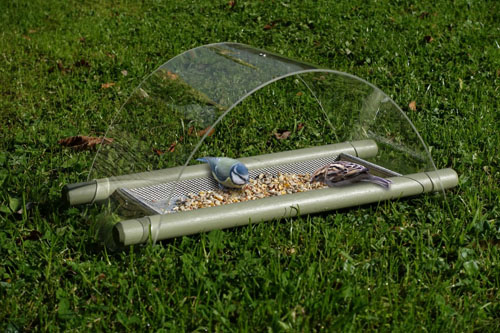 WILDLIFE WORLDS CLEANABLE BIRD FEEDERS REDUCE RISK OF DISEASE
